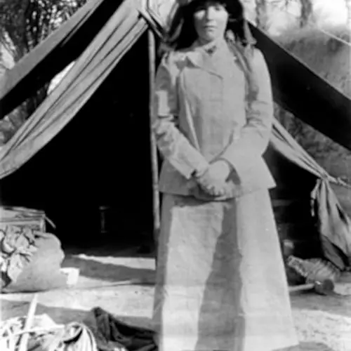 bellk 218 gertrude bell in iraq in 1909 age