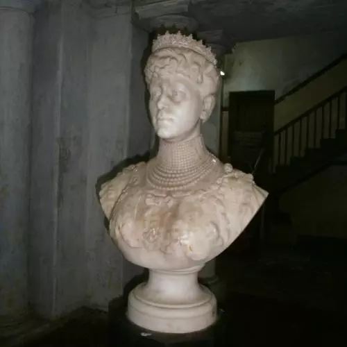 queen marys college chennai queen mary statue